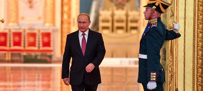 Ο Πούτιν καλεί τους Ρώσους να δείχνουν με ενεργό τρόπο την αγάπη τους για τη χώρα τους